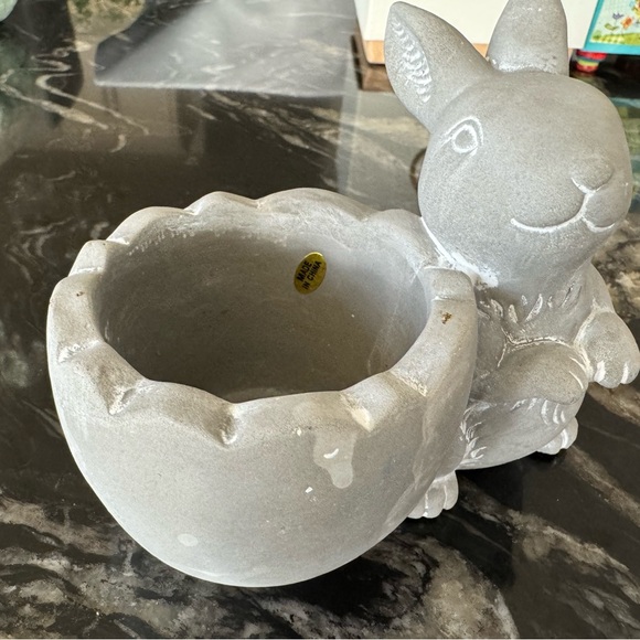 2 inch bunny rabbit cement planter - Picture 5 of 11